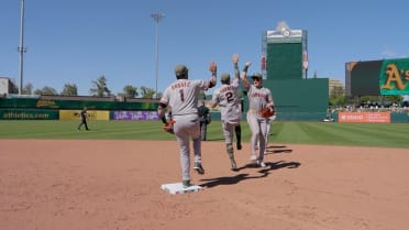 Joel Peguero seals the Giants' 10-1 win