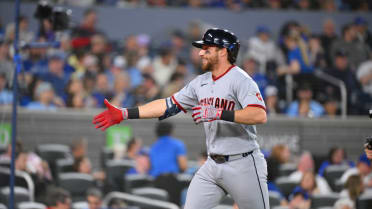 Daniel Schneemann's leadoff home run (3)
