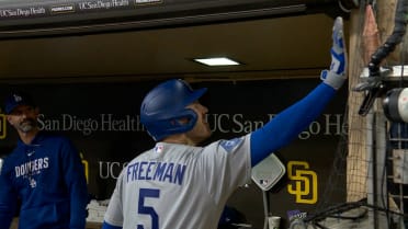 Freddie Freeman high-fives his dad after second homer