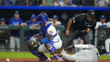 Pablo Reyes scores go-ahead run on a throwing error 