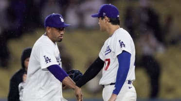 Edwin Díaz seals the win in the 9th inning