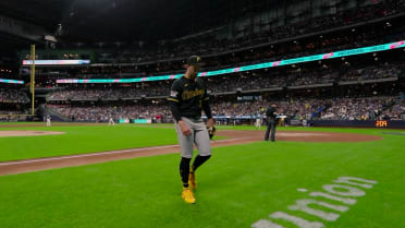 Paul Skenes takes a perfect game into the 7th