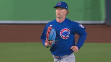 Pete Crow-Armstrong's leaping catch to end the 4th