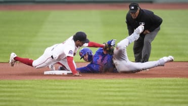 Jarren Duran nabs Pete Alonso at second after review