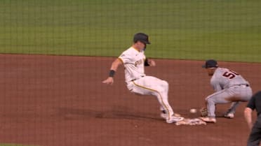 Henry Davis safe at second base after review