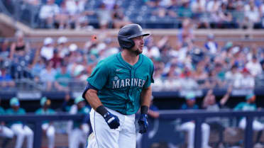 Cal Raleigh's solo home run