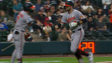 Cowser da HR de tres carreras