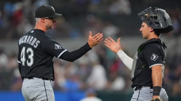 Trevor Richards poncha a Elias Díaz