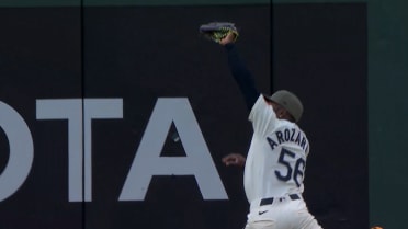 Randy Arozarena's leaping catch