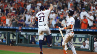 Jose Altuve's solo home run (16)