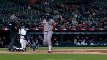 Willson Contreras gets checked on by trainer