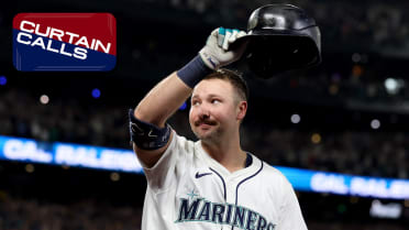 Cal Raleigh becomes seventh player to reach 60 homers