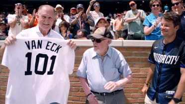 101-year old Marine veteran joins the broadcast