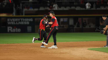 Seranthony Domínguez seals White Sox win