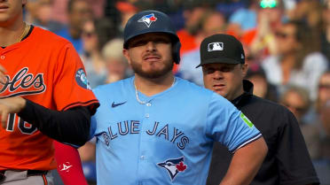 Alejandro Kirk's pinch-hit RBI single 