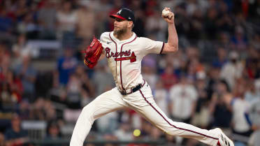 Chris Sale dominates with seven strikeouts