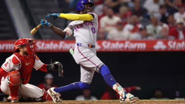 Ronny Mauricio's go-ahead solo home run (1)