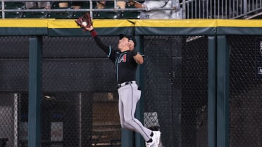 Jake McCarthy robs a home run from Ryan Noda