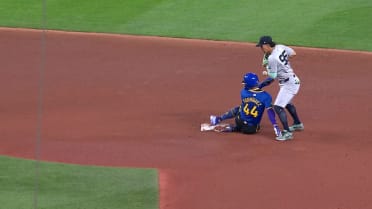 Gleyber Torres gets the forceout at 2nd after review
