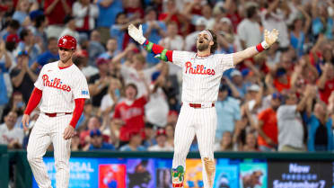 Bryce Harper's two-run triple to complete the CYCLE!