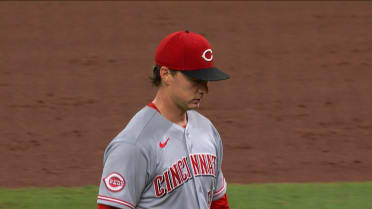 Brady Singer abanica a Mike Yastrzemski