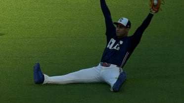 Brayan Rocchio's incredible sliding grab