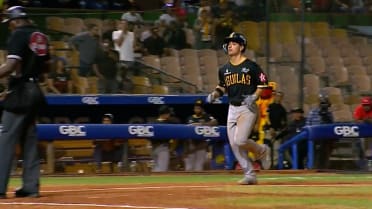 Robert Moore la saca