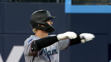 Kyle Stowers produce dos con doble