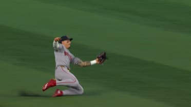Jarren Duran's smooth sliding grab