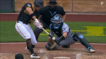 Jake Mangum pega hit remolcador 