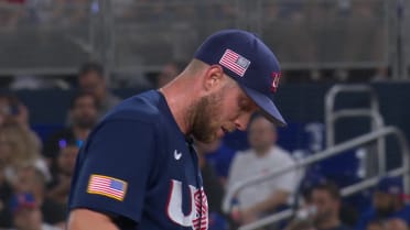 Merrill Kelly poncha a Yoshida