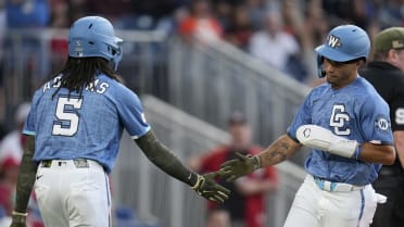 The Nationals score seven runs in the 7th inning