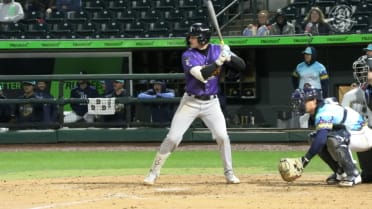 Xavier Neyens delivers first pro multi-homer game