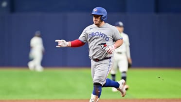 Alejandro Kirk's two-run home run (6)