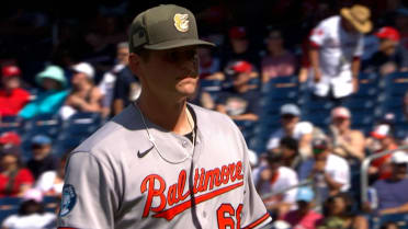 Tyler Wells limits damage in the 7th