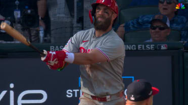 Bryce Harper empata el juego con jonrón