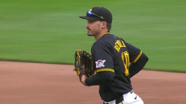 Pirates turn inning-ending double play