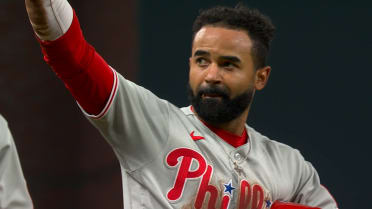Hill abre la entrada con triple