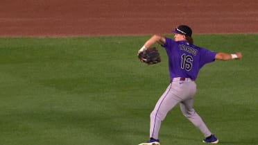 Cole Carrigg throws out Ian Happ at third