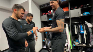 Eury Pérez shows off his card trick