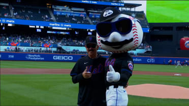 Bobby Valentine? throws out ceremonial first pitch