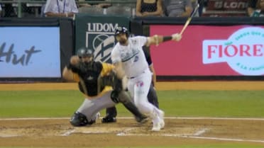 Ismael Munguia anota durante DP