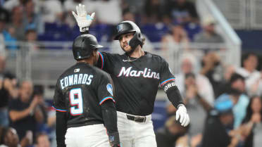 Marlins put up six runs in the 5th