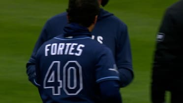 Nick Fortes pega doble de dos carreras