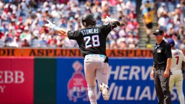 Kyle Stowers batea de 5-4 con 2 jonrones