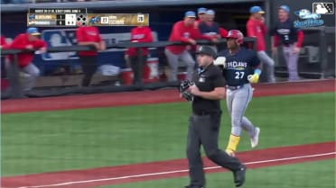 Aroon Escobar's solo home run