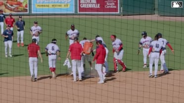 Franklin Arias knocks a walk-off single