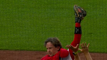 Adley Rutschman's amazing catch in foul territory 