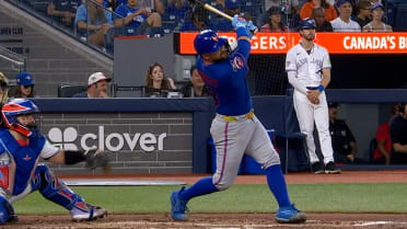 Mets bullpen catcher snags Luis Torrens' home run