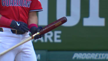 Kwan reveals gender of Fry's baby during at-bat